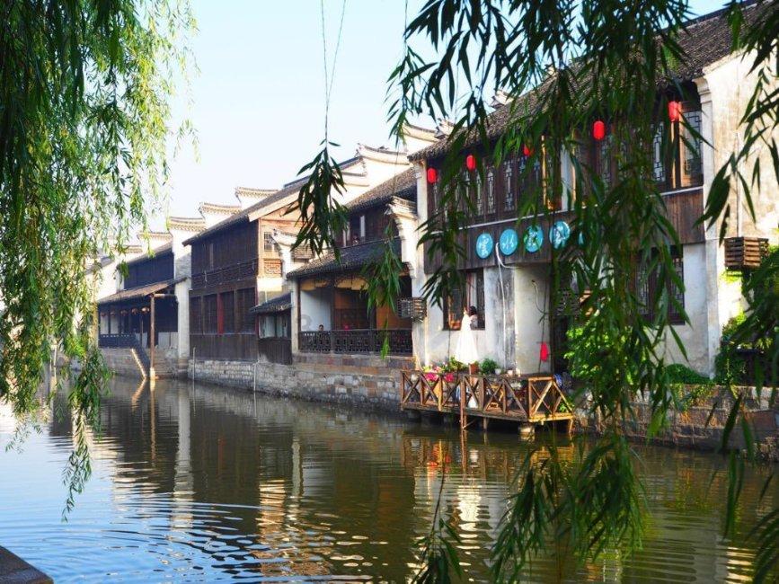南京紫金山雾凇景观呈现北国风光